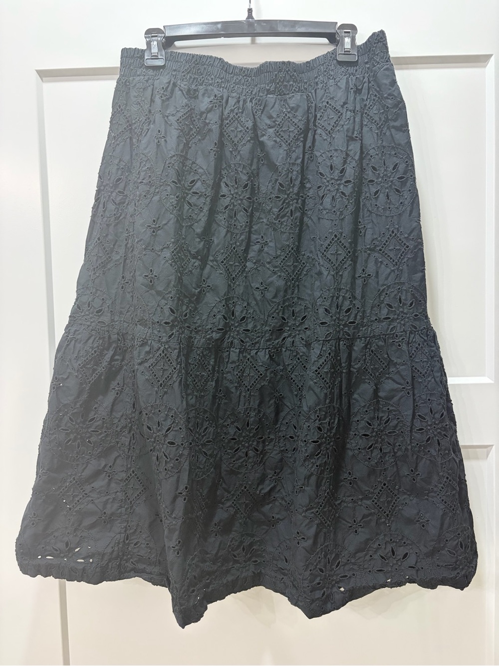 GAP Women's Boho Chic Black Embroidered Eyelet Tiered Midi Skirt. Size Large - Picture 2 of 5